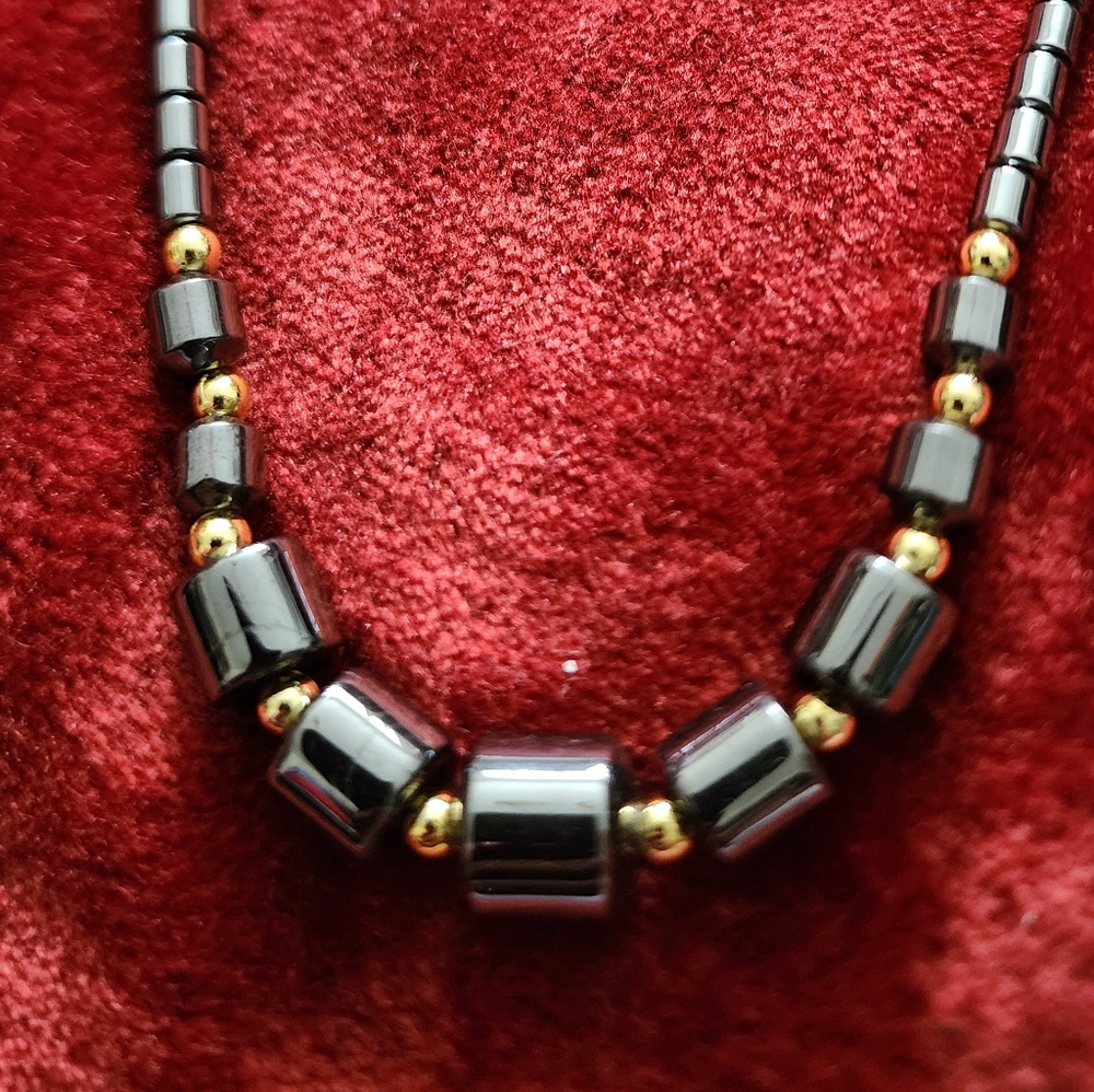 Chloe Metallic Necklace with Gold Details - Picture 3 of 3